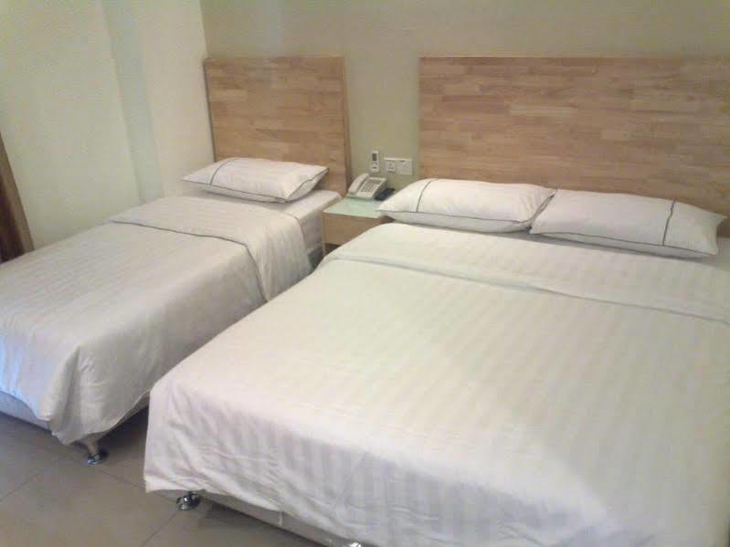 Hotel Desaria Petaling Jaya Zewnętrze zdjęcie